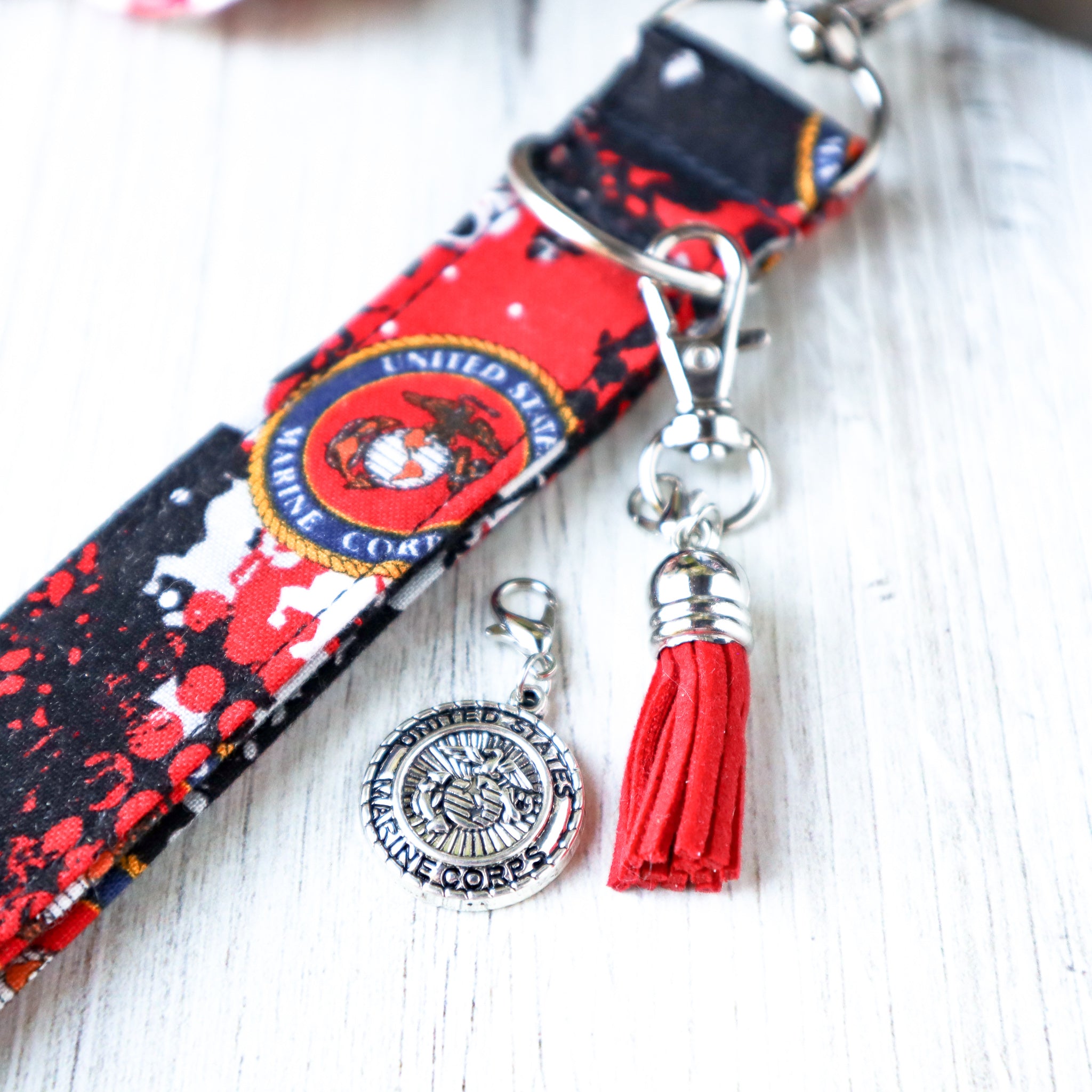 Charmable Charmable Wristlet Keychain - Honor Your Military Veteran (Special Edi ...